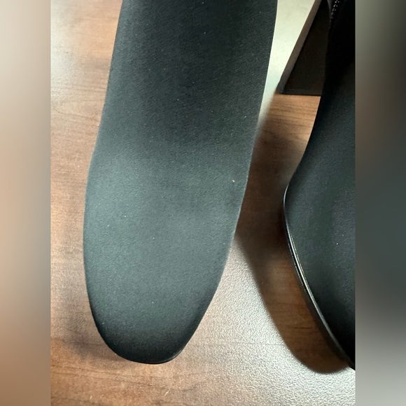 Donald Pliner Women’s Empressed Crepe Elastic Boots size 6.5 - Picture 5 of 9